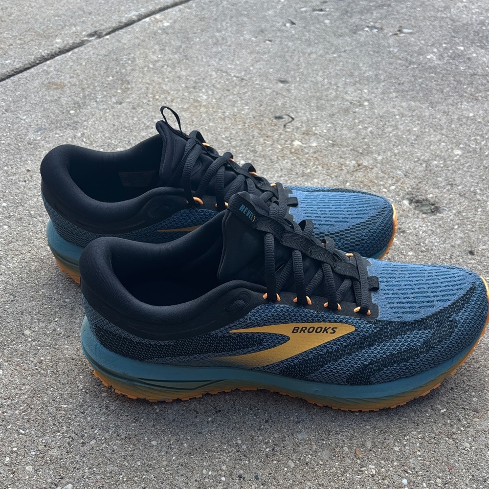Brooks Teal and Black Athletic Shoes